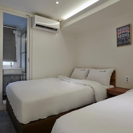 Eight Rest Hostel Myeongdong โซล ภายนอก รูปภาพ