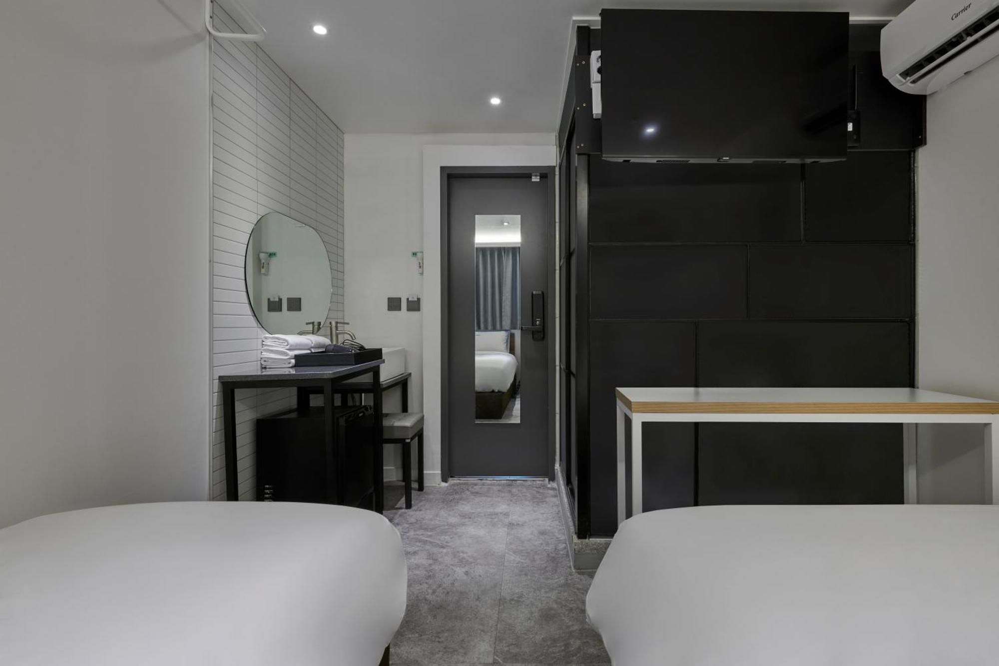 Eight Rest Hostel Myeongdong โซล ภายนอก รูปภาพ