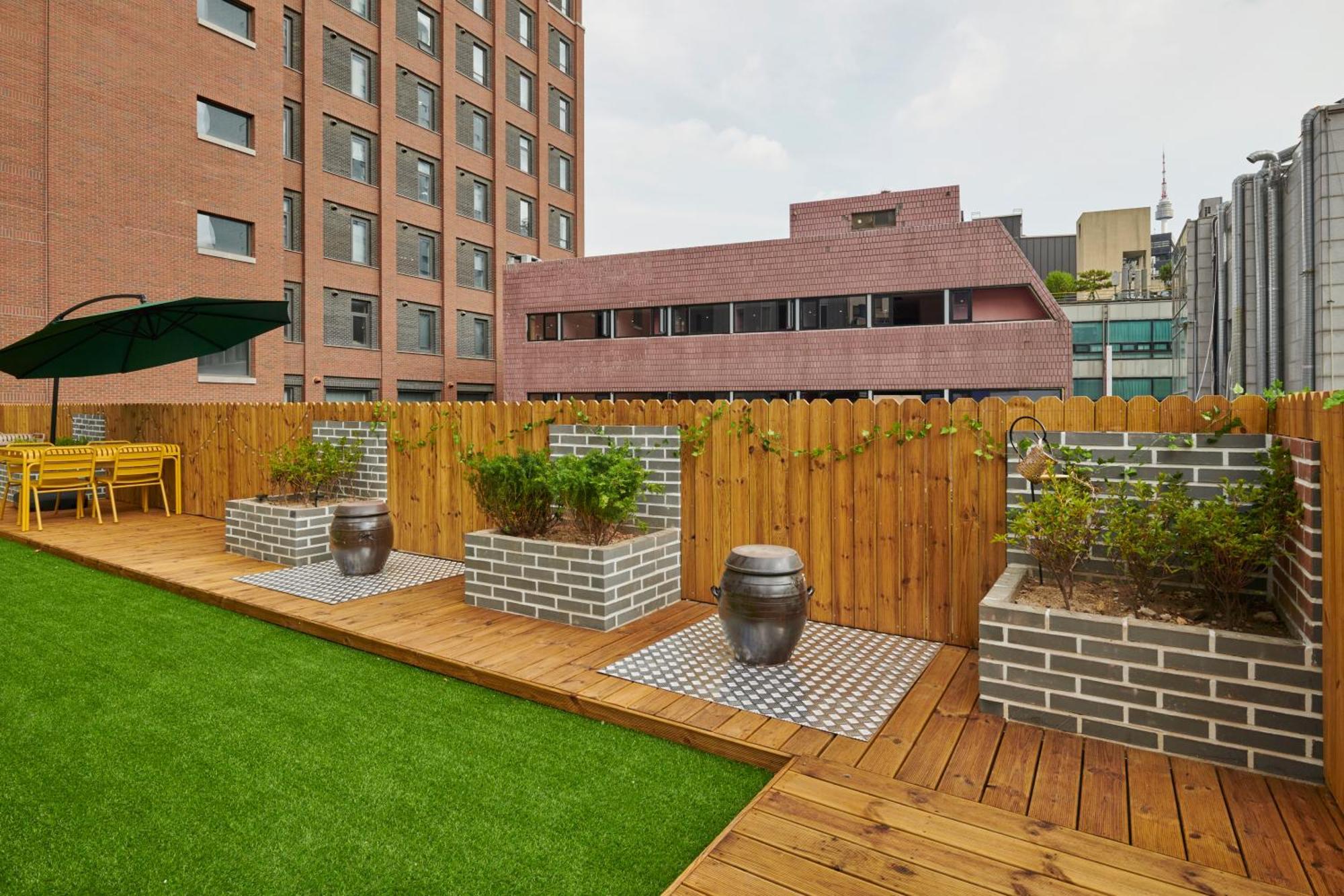 Eight Rest Hostel Myeongdong โซล ภายนอก รูปภาพ