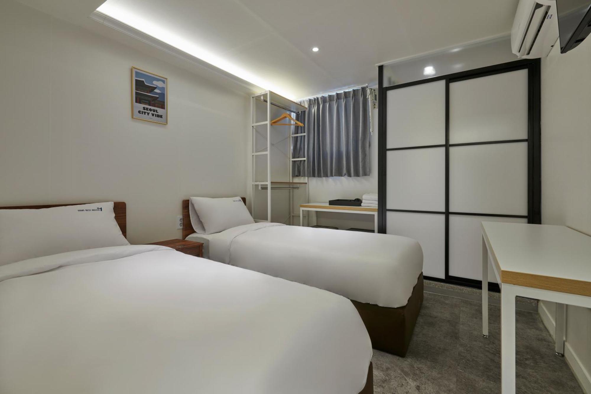 Eight Rest Hostel Myeongdong โซล ภายนอก รูปภาพ
